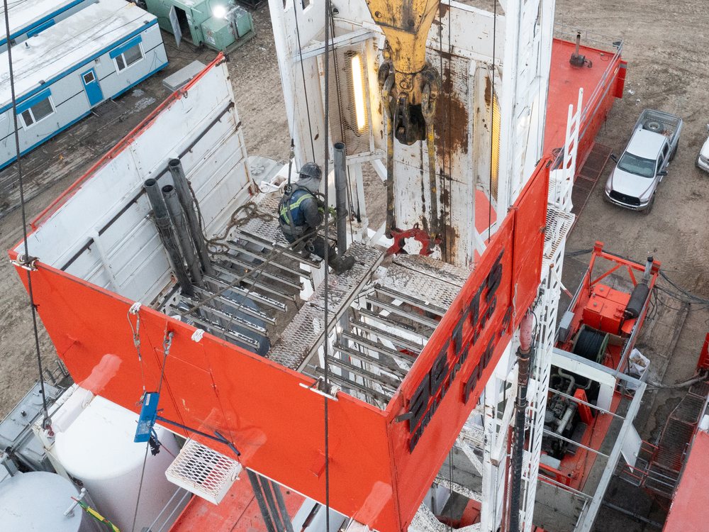 Drilling rig floor